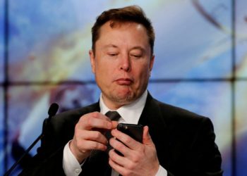 Маск заявил, что собирается приостановить продажи акций Tesla на два года