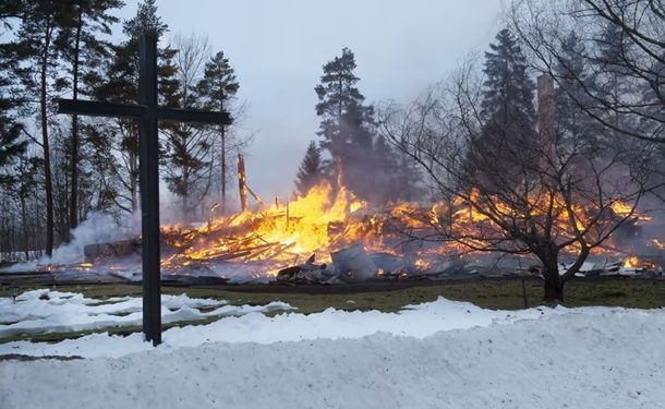В Финляндии на Рождество сгорела старинная церковь