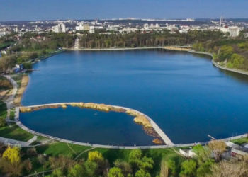 Подросток едва не утонул в озере в Парке Валя Морилор в Кишиневе