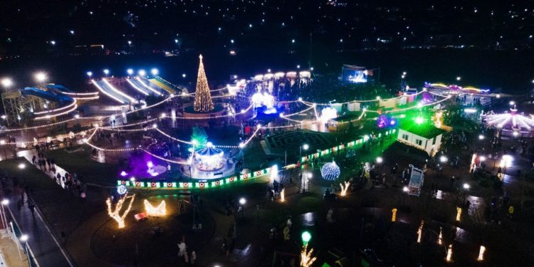 Феерическая атмосфера, аттракционы, бесплатный каток и грандиозный концерт: В Оргееве торжественно открылась Рождественская ярмарка | VIDEO