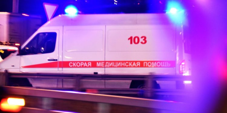 Десять граждан Беларуси, работавших на складе Ozon в Подмосковье, попали в больницу с менингитом. Сообщается, что один человек умер