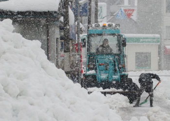 Japonia și SUA se confruntă cu ierni fără precedent. Se atestă furtuni de zăpadă și pene de curent, iar numărul decedaților crește continuu | VIDEO