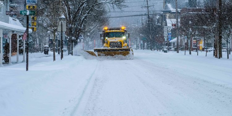 В США миллион домохозяйств лишились света из-за бурана