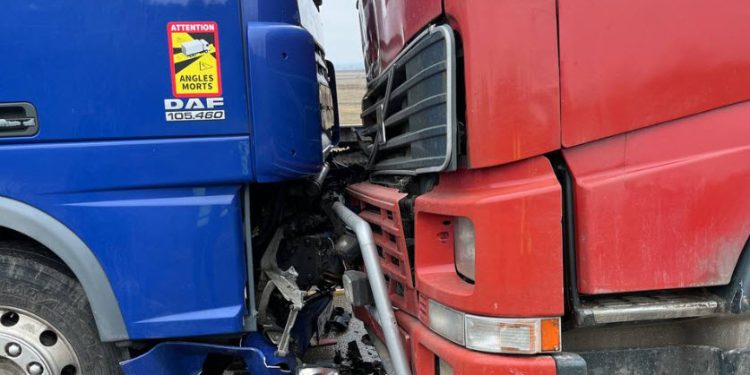 Două camioane s-au ciocnit în apropiere de vama Leușeni | FOTO