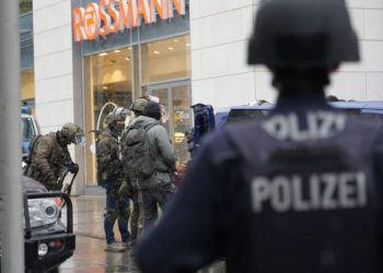 Luare de ostatici într-un mall din orașul german Dresda. Un bărbat de 40 de ani a fost arestat