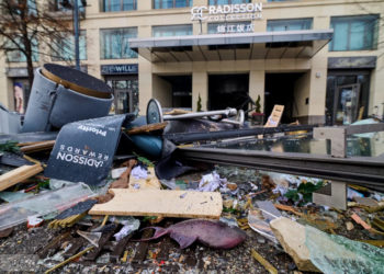 Reacția proprietarului celui mai mare acvariu cilindric din lume care a explodat la Berlin