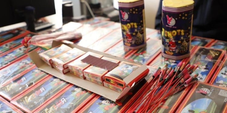 Trei moldoveni, prinși la vama românească cu articole pirotehnice