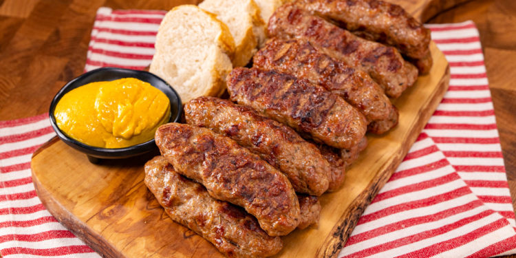 România: O femeie și cei doi nepoți ai ei, legați de doi hoți care au intrat peste ei în casă, căutând o rețetă de mici