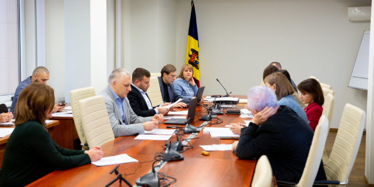 Modificările legilor decentralizării administrative și administrației publice locale, votate în prima lectură. Membrii fracțiunii Partidului „ȘOR” au boicotat ședința |