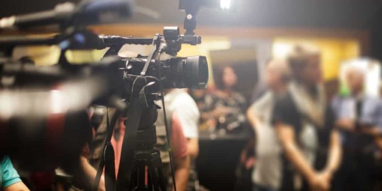 „Acțiune totalitară, neargumentată și un prim pas spre dictatură”. Juriști și experți în audiovizual critică dur decizia de a suspenda licențele a 6 posturi televizate | VIDEO