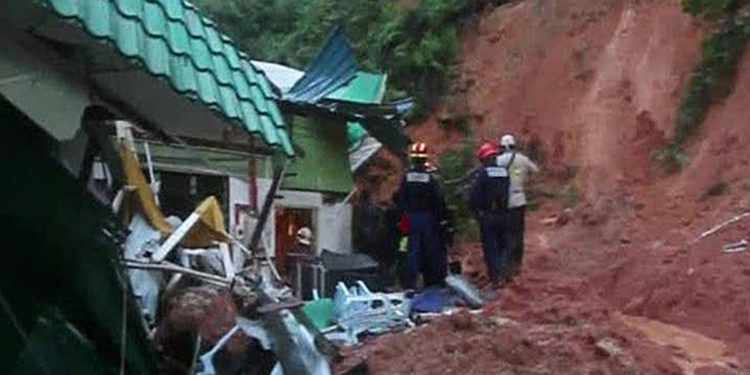 Peste 20 de morți și mulți dispăruți după o alunecare de teren în Malaezia. Salvatorii au găsit „o mamă cu copilul ei îmbrățișați”