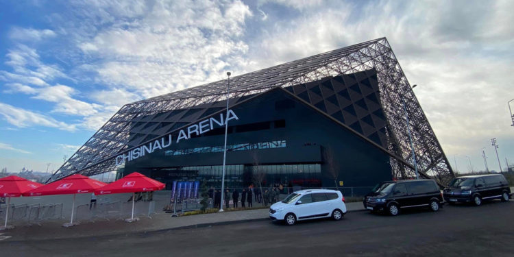Directorul de la Arena Chișinău, despre tânărul care a căzut de la balcon: Balustrada de care s-a rezemat a cedat, iar persoana a căzut | VIDEO