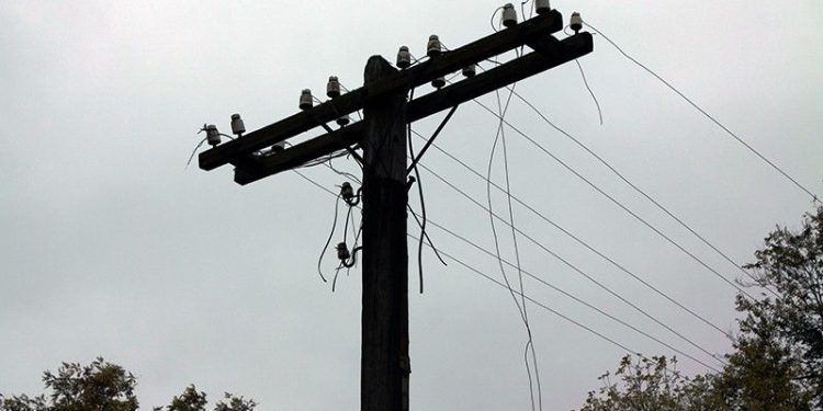 Жителей Молдовы предупредили о перебоях с электричеством из-за ветра