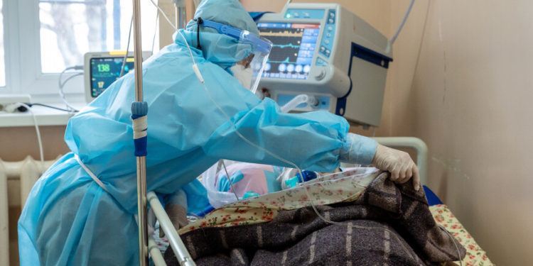 Заболеваемость и смертность от COVID-19 в мире выросли за неделю