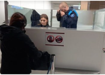 Prin Moldova în Ucraina, cu act fals. O cetățeancă a Indiei a făcut cale întoarsă de pe Aeroportul din Chișinău