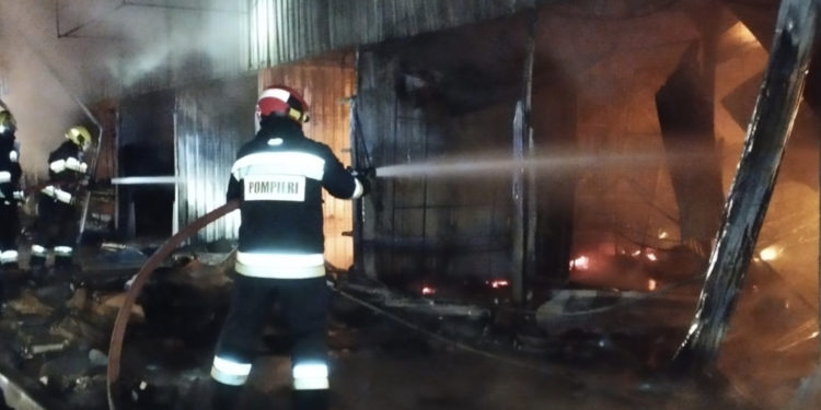 Пожар в центре Кишинева потушили. Что говорит администрация центрального рынка