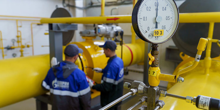 Путин разрешил брать долги за газ с недружественных стран в валюте