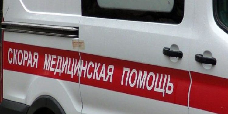 Alcoolul i-a distrus viața: O tânără a căzut de la etajul doi, unde fuma, și și-a rupt coloana vertebrală. Anterior, ea a fost decăzută din drepturile părintești