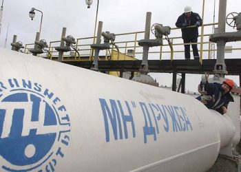 Киев поднимет тариф на транспортировку нефти в Словакию и Венгрию. Какова причина? | VIDEO