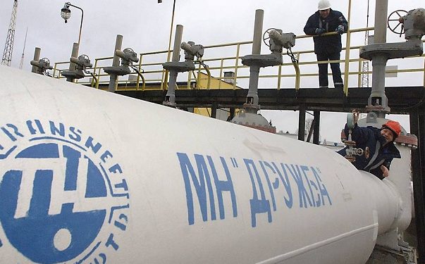 Киев поднимет тариф на транспортировку нефти в Словакию и Венгрию. Какова причина? | VIDEO