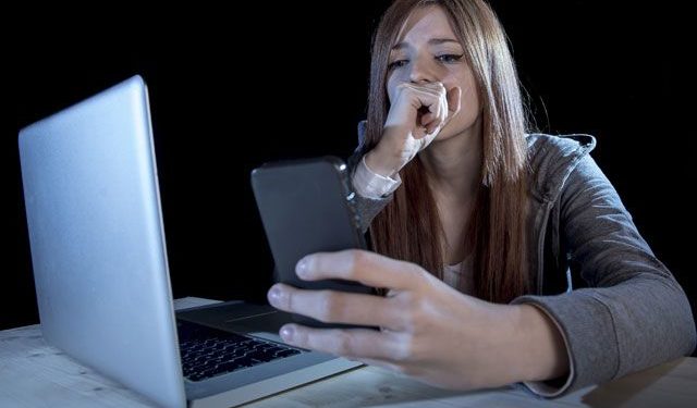 Aproape jumătate dintre adolescenţii din SUA au fost victime ale hărţuirii online