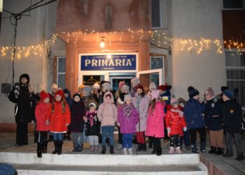 Echipa Partidului „ȘOR” a desfășurat și în acest an campania de inaugurare a pomilor de Crăciun, în localitățile administrate de reprezentanții formațiunii | VIDEO