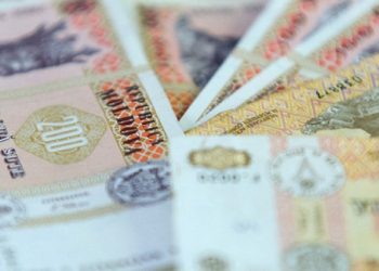 Salariu mediu lunar pe economie pentru anul 2023, în creștere cu 1800 lei