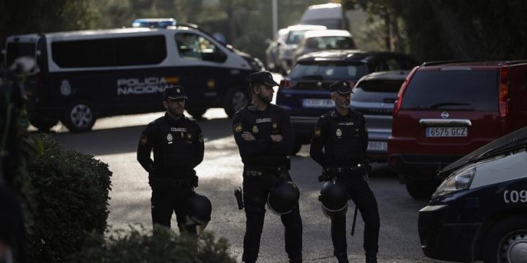 O a treia scrisoare-capcană, găsită la o bază aeriană spaniolă, după ce un prim dispozitiv a explodat la Ambasada Ucrainei din Madrid