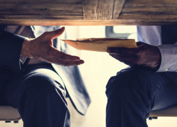 Studiu despre fenomenul corupției în sistemul de educație: Peste 40% din cei care oferă mită nu ar face dacă n-ar fi impuși de cineva | VIDEO