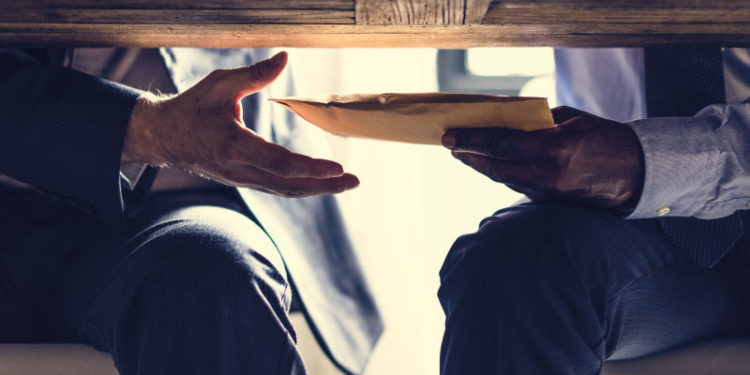 Studiu despre fenomenul corupției în sistemul de educație: Peste 40% din cei care oferă mită nu ar face dacă n-ar fi impuși de cineva | VIDEO