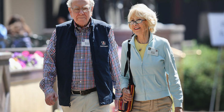 Cum arată și cine sunt soțiile miliardarilor lumii. Unul dintre cei mai bogați oameni din lume s-a căsătorit cu o chelneriță