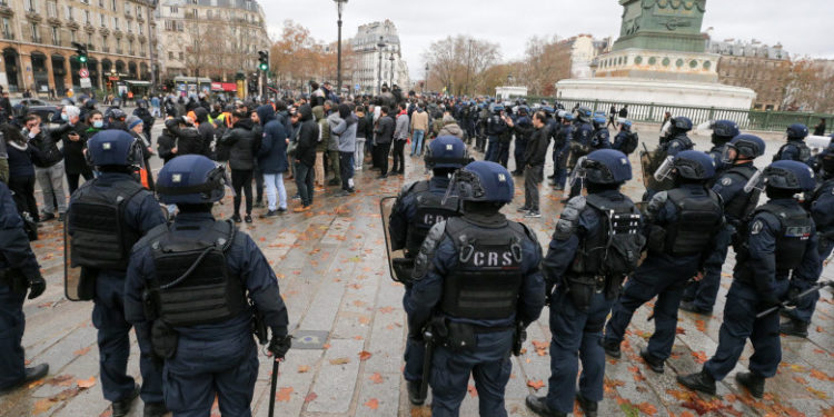 Atacatorul din Paris a spus că simte o „ură patologică” pentru străini și a vrut să omoare și alți oameni dintr-o suburbie din zonă