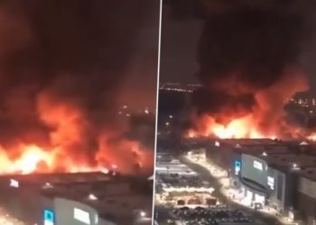 Detalii de la incendiul izbucnit la unul din cele mai mari centre comerciale din Rusia: Una dintre versiuni este incendierea intenționată | VIDEO