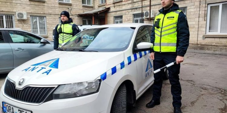 На инспекторов Национального агентства автортранспорта наденут видеокамеры | FOTO