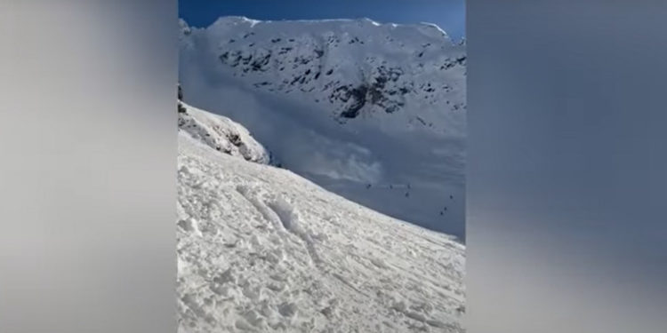 Imagini dramatice cu momentul în care o avalanșă cade peste un grup de schiori, în Austria | VIDEO