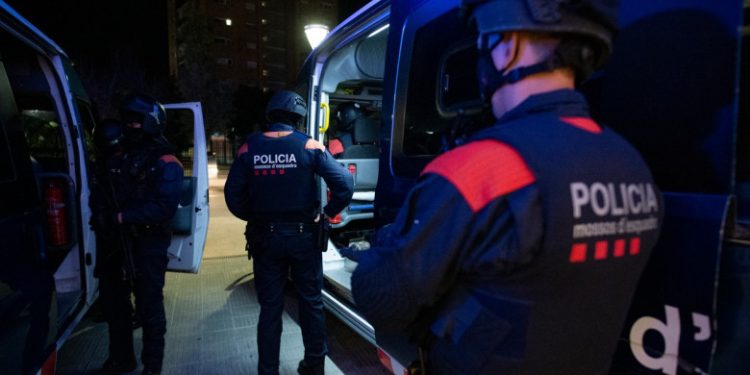 Canabis ascuns într-un fals convoi umanitar către Ucraina. 30 de persoane, arestate în Spania