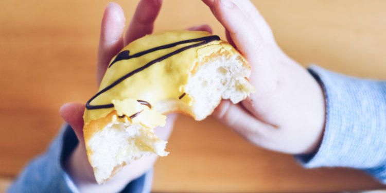 Doi părinți au fost acuzați de ucidere din culpă pentru că și-au lăsat fiica să mănânce prea mult și să moară de obezitate