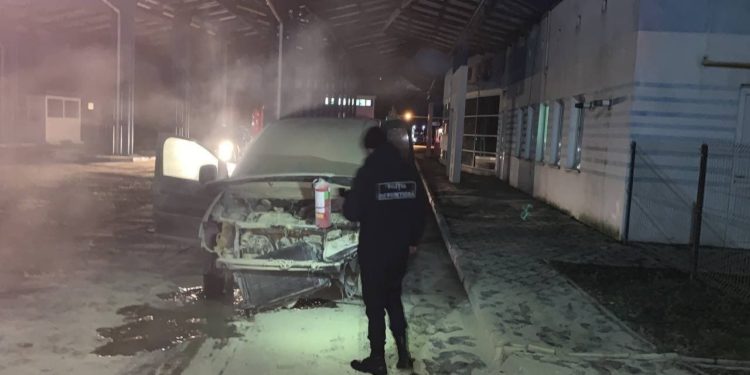 Incendiu la un punct de trecere a frontierei. O mașină a luat foc
