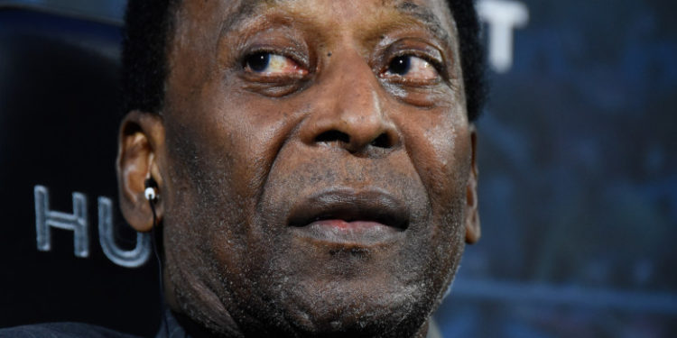 Fotografie emoționantă cu Pele pe patul de spital: „Încă o noapte împreună”