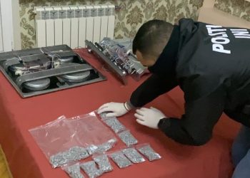 Grup infracțional – rămas fără pastile Ecstasy și cocaină din Germania de peste 700.000 lei. Primul membru a fost reținut și plasat în arest