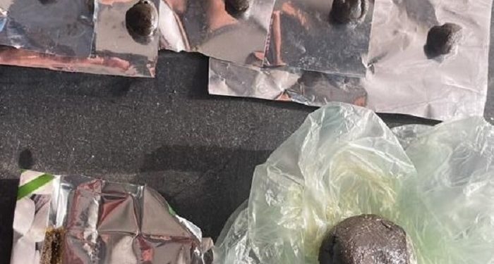 Peste un kg de hașiș, ridicat de polițiști în Chișinău. Doi bărbați au fost reținuți