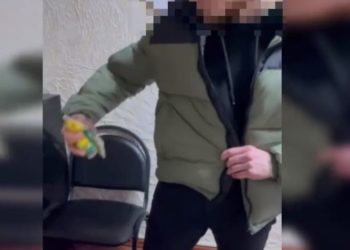 Reținuți în timp ce plasau droguri în ascunzișuri. Doi bărbați riscă să ajungă după gratii