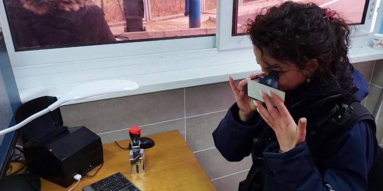 Doi bărbați depistați cu permise de conducere falsificate