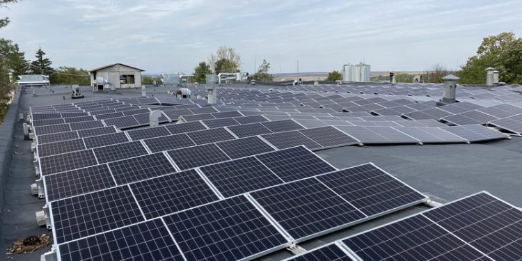 „Moldova nu are strategii de promovare și ajutor pentru acești producători”. Expert în drept, în contextul grevei japoneze anunțată de companiile producătoare de energie electrică regenerabilă