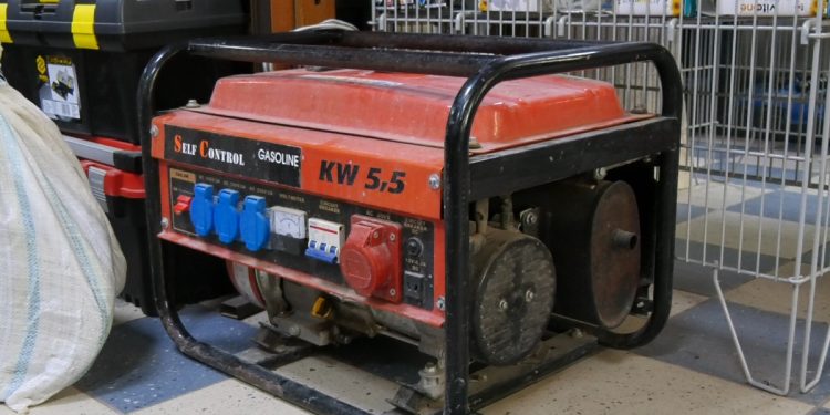 Moldovenii au luat cu asalt piețele și magazinele de electrocasnice. Generatoarele electrice sunt la mare căutare, iar oamenii le bronează din timp în magazine | VIDEO