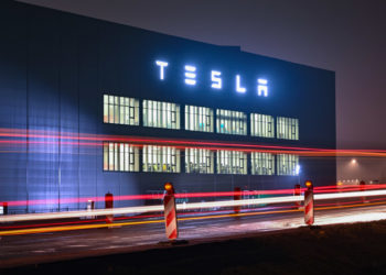 Акции Tesla находятся на рекордно перепроданном уровне