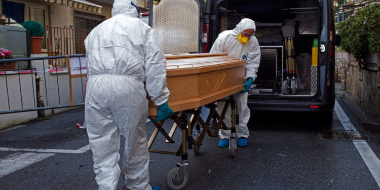 Val fără precedent de cazuri de Covid în China, după ridicarea restricțiilor. Crematoriile au liste de așteptare de o săptămână