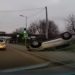 Momentul accidentului de pe strada Albișoara din capitală, surprins video: Unul dintre șoferi a ieșit la o depășire riscantă | VIDEO