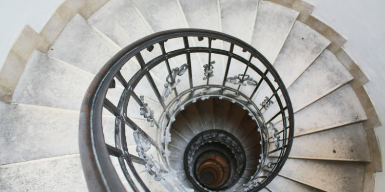 Un oligarh rus a murit în Franța după ce a căzut pe scări