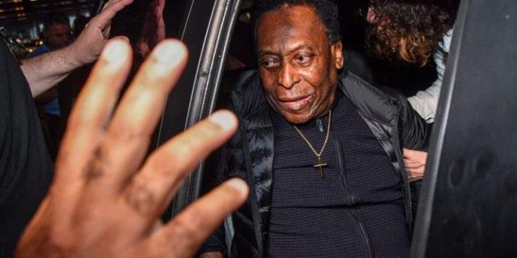 Legendarul fotbalist Pele, internat din nou la Sao Paulo. El este tratat pentru cancer la colon